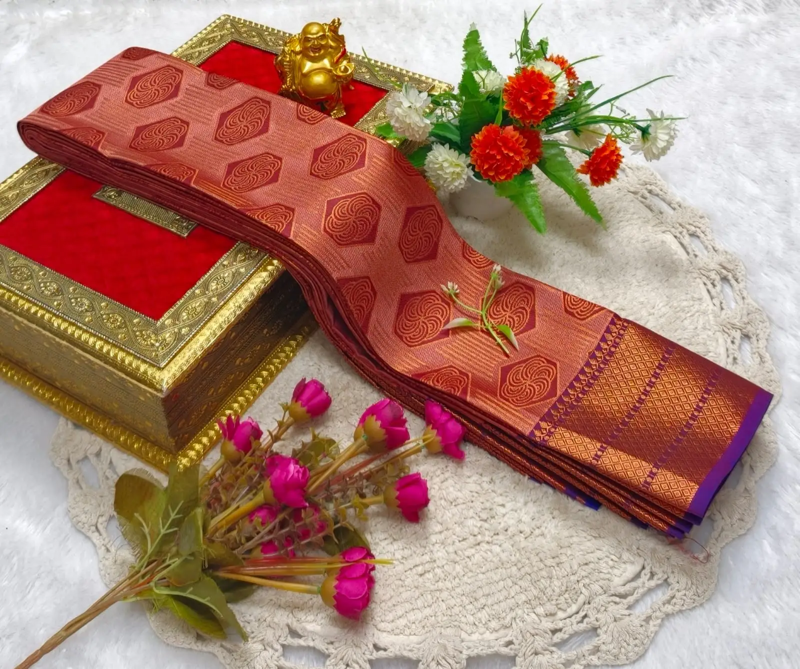 Muhurtham Jacquard Hexagon Paisley Saree